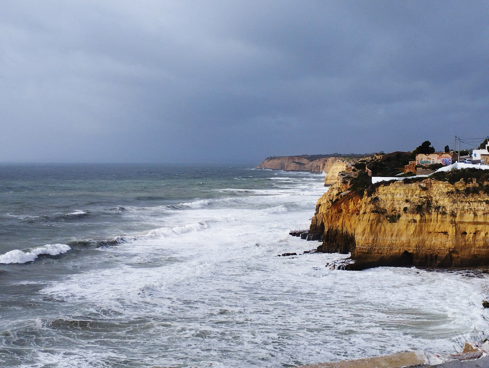 Sul Informação - Agitação marítima mantém toda a costa do Algarve e Alentejana sob aviso laranja