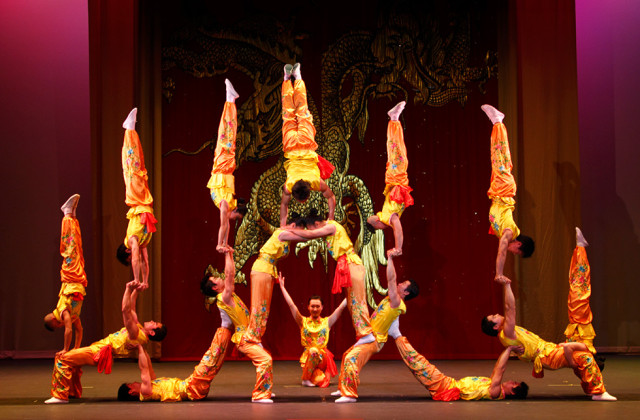 Sul Informação - «The Peking Acrobats» em Faro para desafiar a gravidade