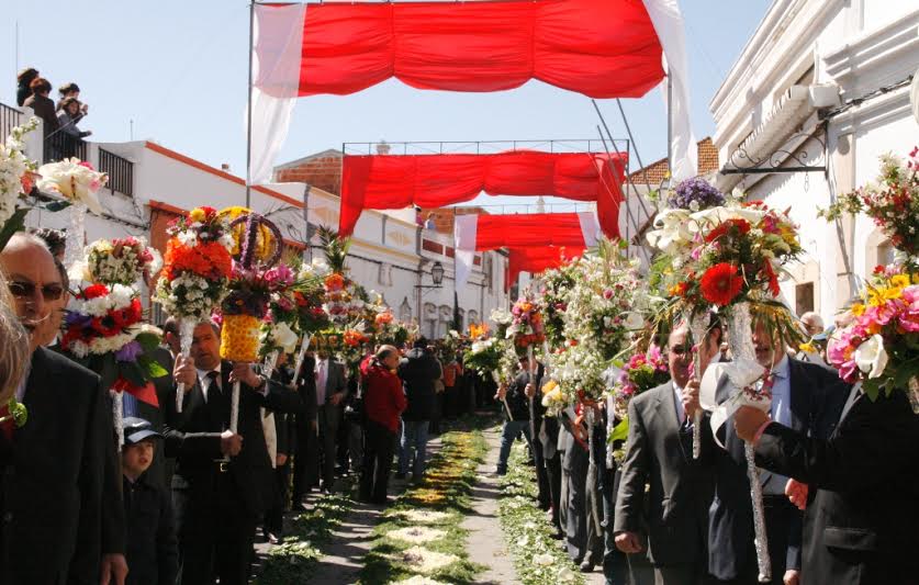 Sul Informação - Doçaria de São Brás une-se às Tochas Floridas para fazer a festa da Páscoa
