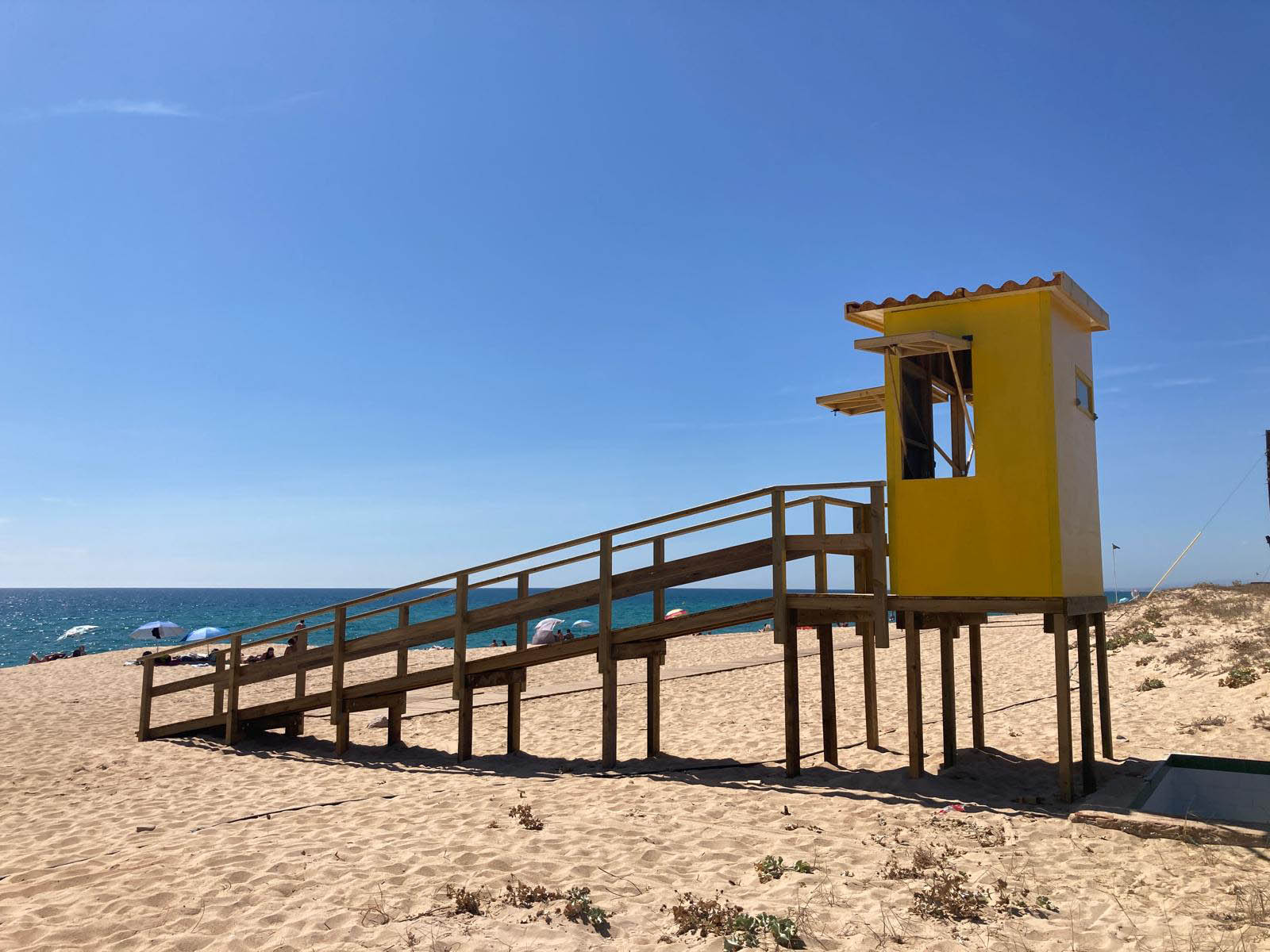 Sul Informação - Câmara instala duas torres de vigia para nadadores-salvadores da Praia de Faro