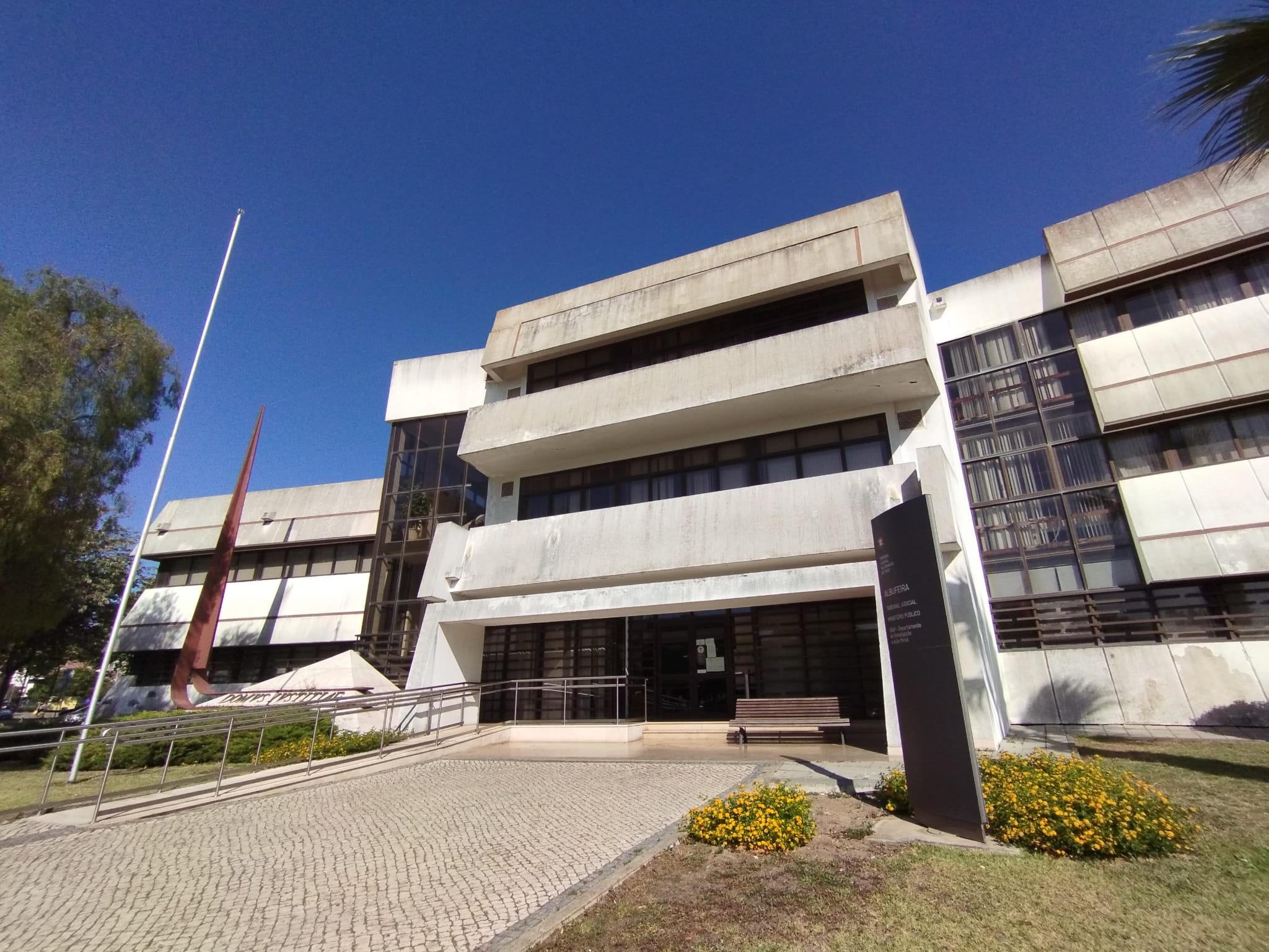 Sul Informação - Detido suspeito de matar dono de fábrica de bolas de berlim em Albufeira