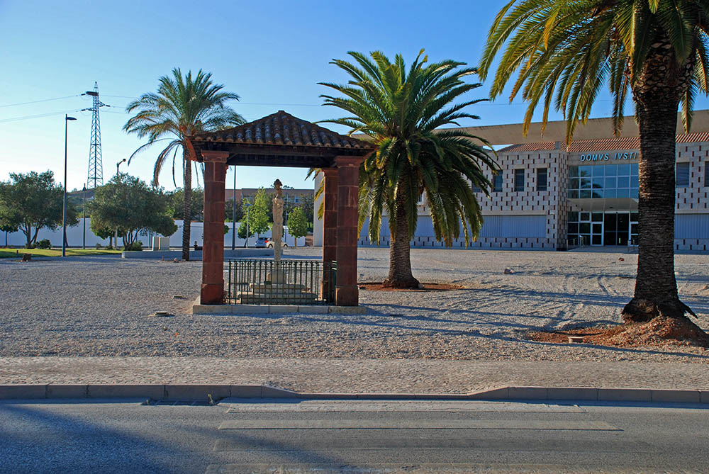 Sul Informação - Arranjo urbanístico à volta do Tribunal de Silves está finalmente em obras