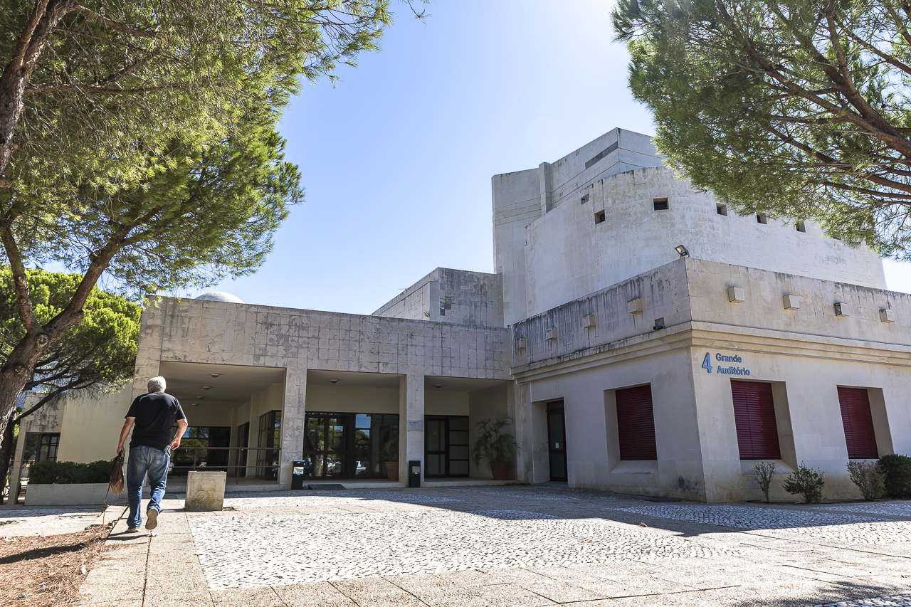 Sul Informação - Associações de estudantes reuniram-se em Faro e saudaram descida das propinas