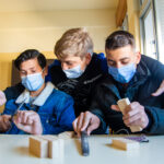 Sul Informação - Jovens ciganos de VRSA constroem futuro com a ajuda de um luthier
