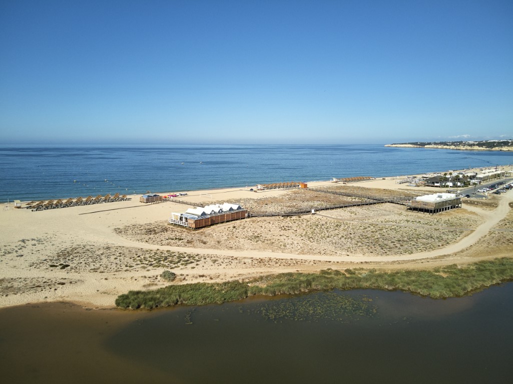 Sul Informação - Recolha de plástico vai “TransforMar” a praia de Armação de Pêra