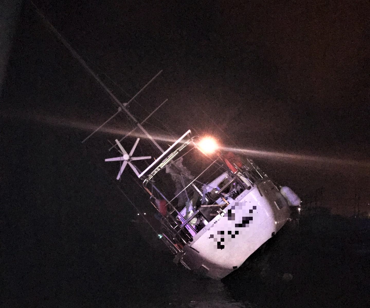 Sul Informação - Salva-vidas de Olhão resgata tripulante ferido de um veleiro que encalhou na Ria Formosa