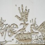 Sul Informação - Mundo de Lídia Jorge na fachada da Biblioteca de Albufeira pela mão de Vhils