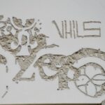 Sul Informação - Mundo de Lídia Jorge na fachada da Biblioteca de Albufeira pela mão de Vhils