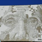 Sul Informação - Mundo de Lídia Jorge na fachada da Biblioteca de Albufeira pela mão de Vhils
