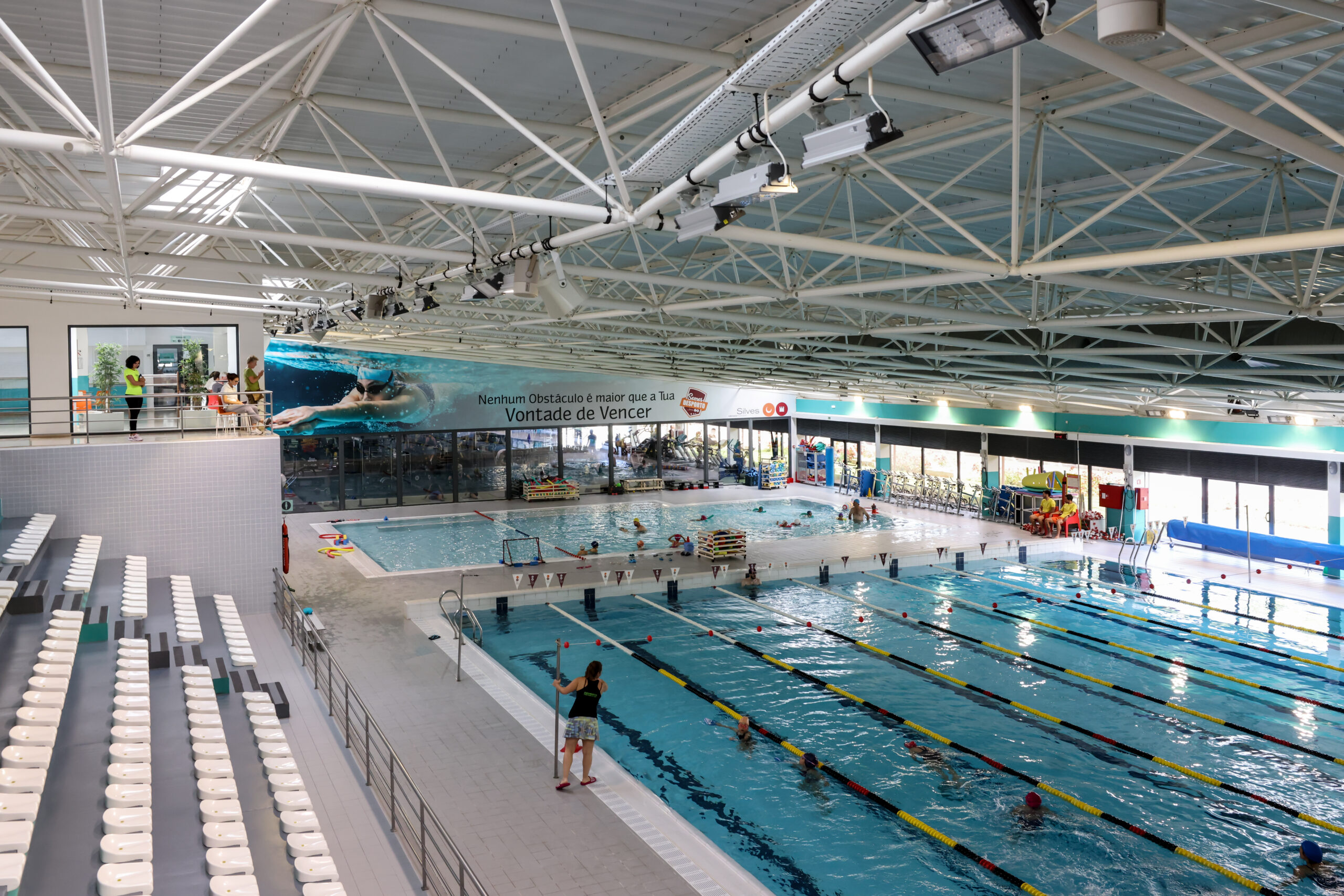 Sul Informação - Projeto de eficiência energética das Piscinas Municipais de Silves visitado no Dia da Europa