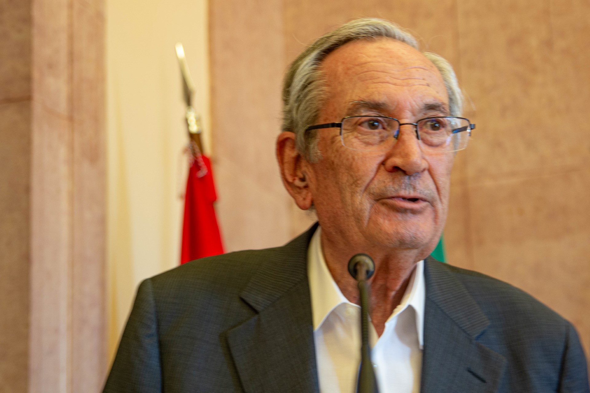 Sul Informação - Vítor Neto já tem «Uma Não Biografia» para contar a sua multifacetada vida