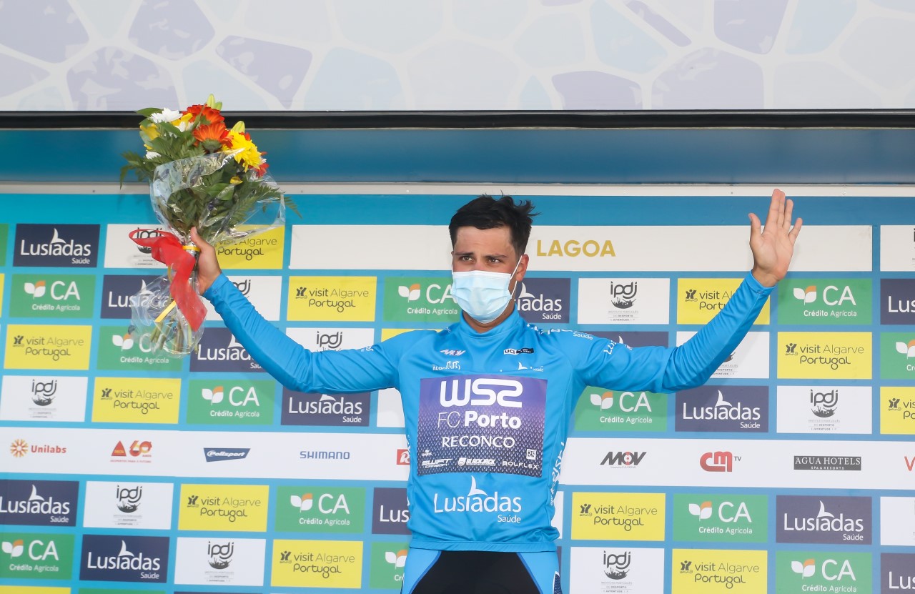 Sul Informação - Ethan Hayter caiu, mas segue de amarelo e aumenta distância para João Rodrigues na Volta ao Algarve