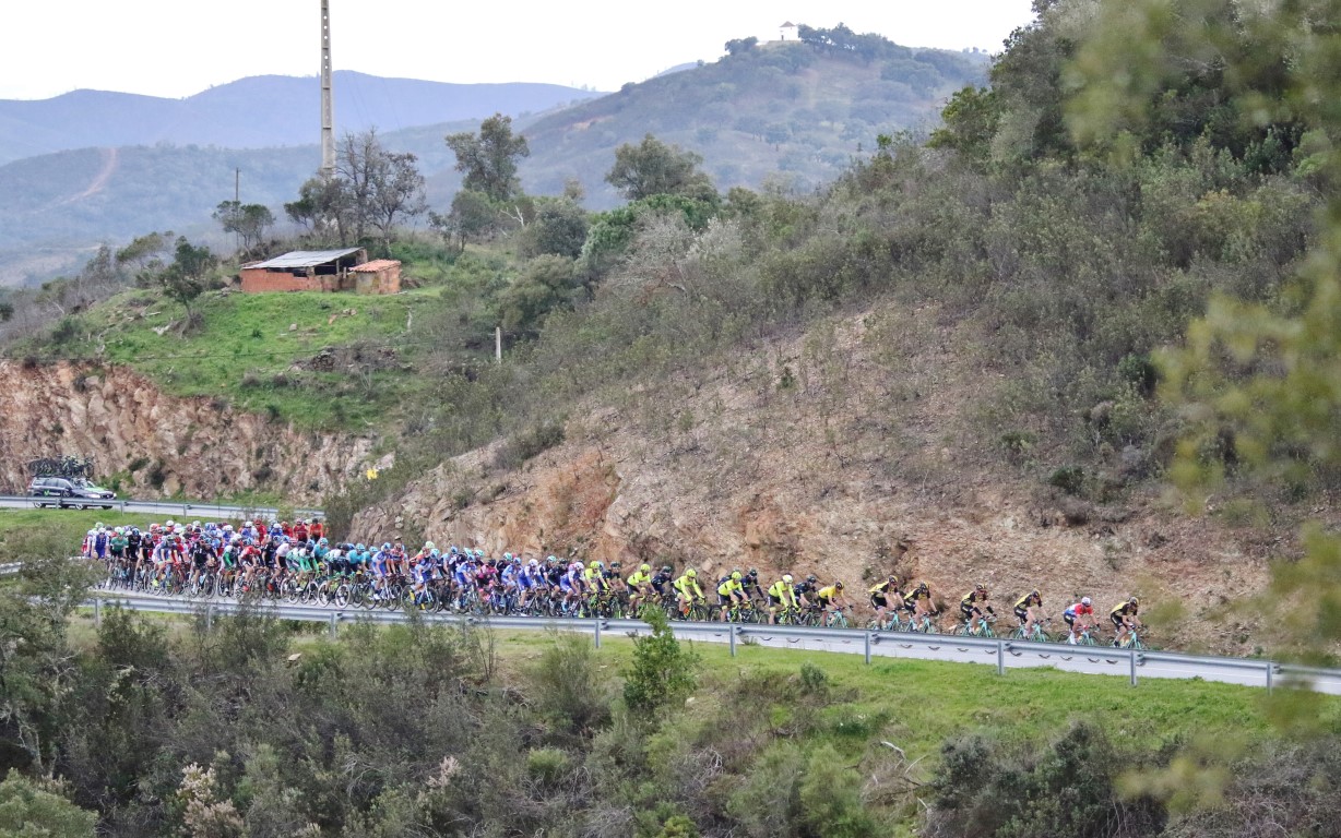 Sul Informação - Fotogaleria: Emoções do ciclismo regressam com a Volta ao Algarve 2017