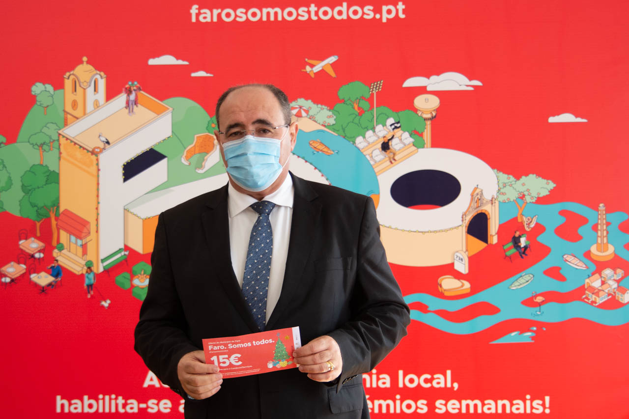 Sul Informação - Crianças de Faro recebem voucher que vale mais «um sorriso este Natal»