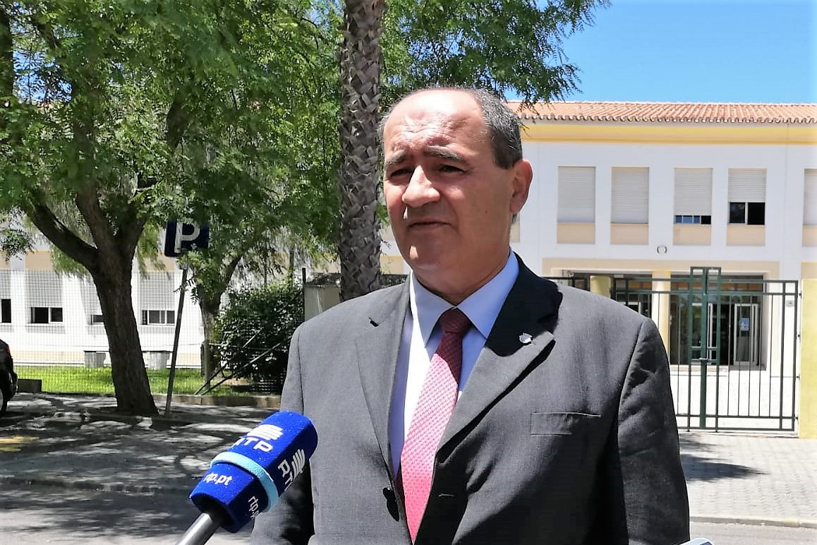 Sul Informação - Funcionária da Pinheiro e Rosa infetada com Covid-19 «teve muito pouco contacto com alunos»