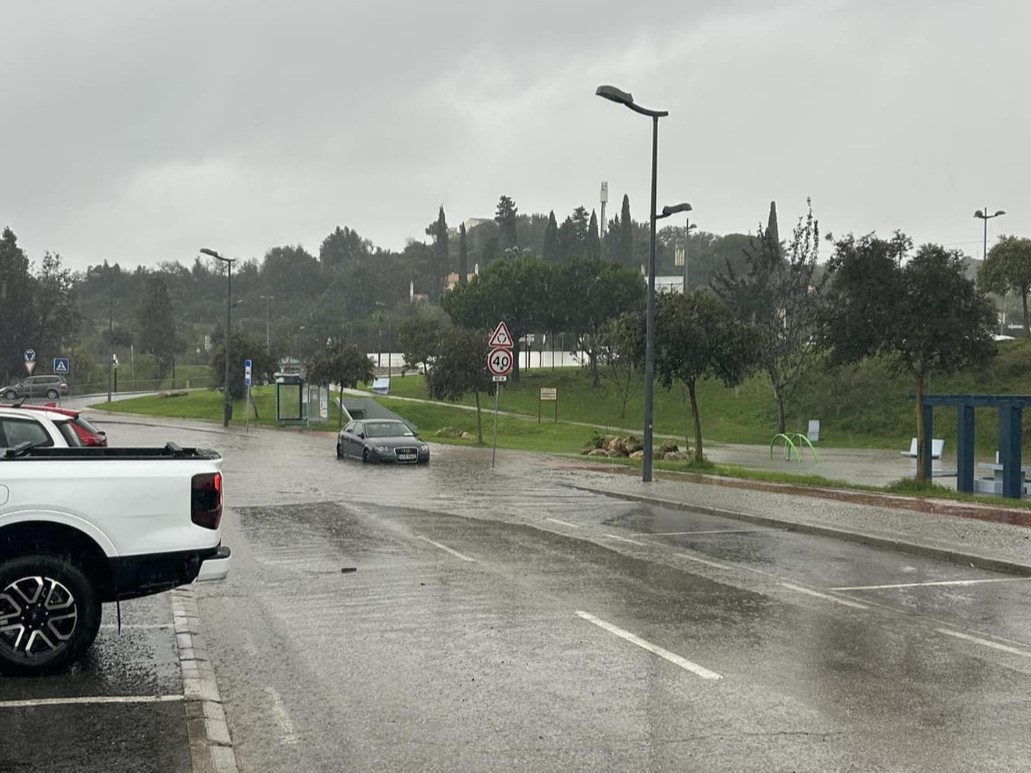 Sul Informação - Algarve regista 15 ocorrências devido à chuva forte, mas «nada de significativo»