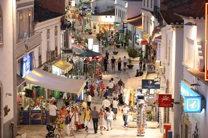 Sul Informação - Albufeira é um dos destinos de Páscoa mais procurados pelos turistas