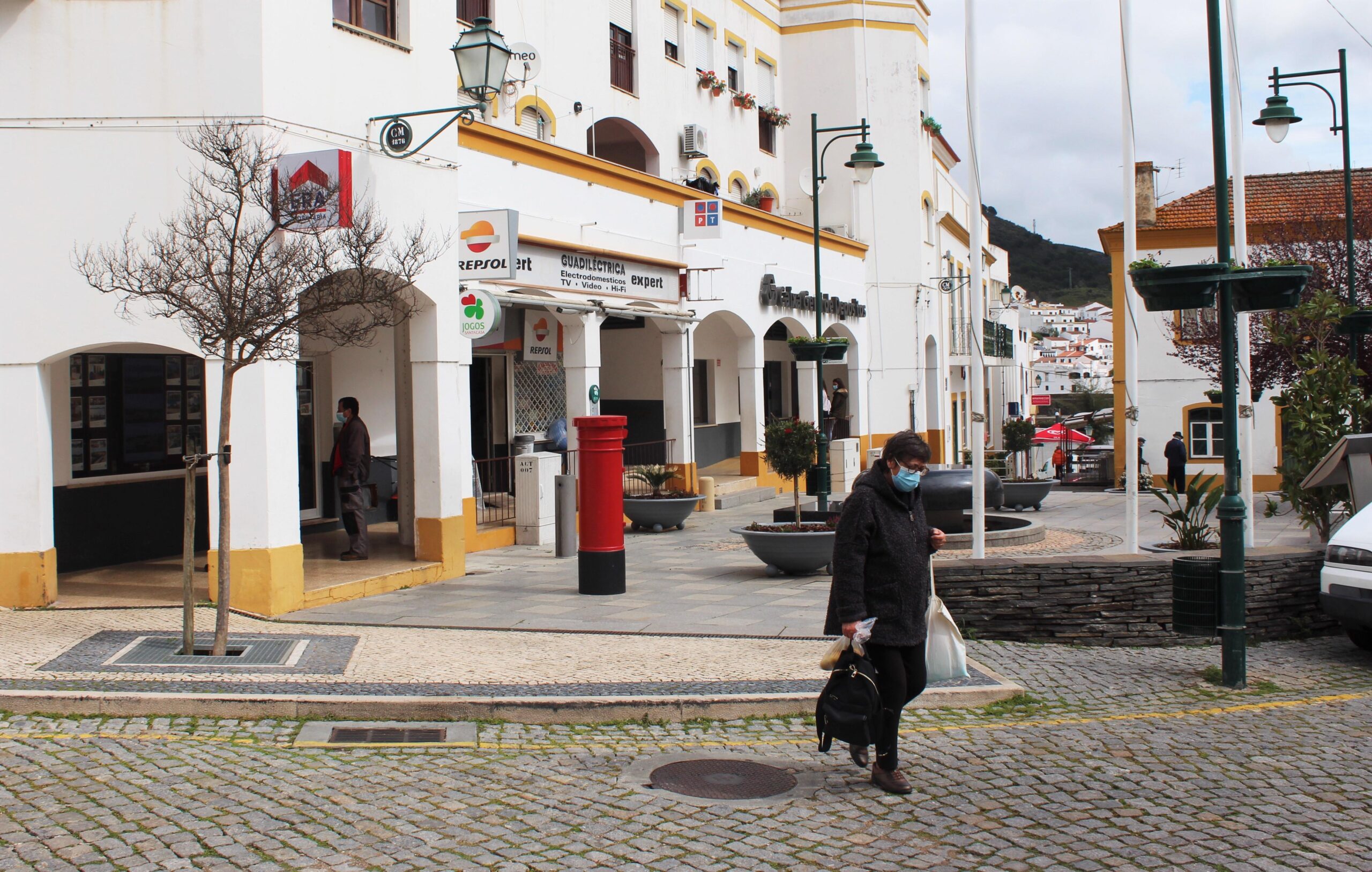 Sul Informação - Algarve mantém 14 concelhos em risco elevado ou muito elevado, mas há novidades