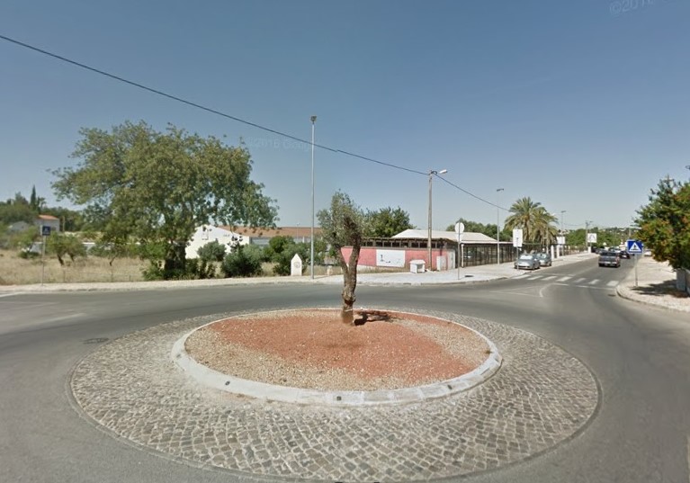 Sul Informação - Rotunda em Almancil vai ganhar uma «Shopping Lady»