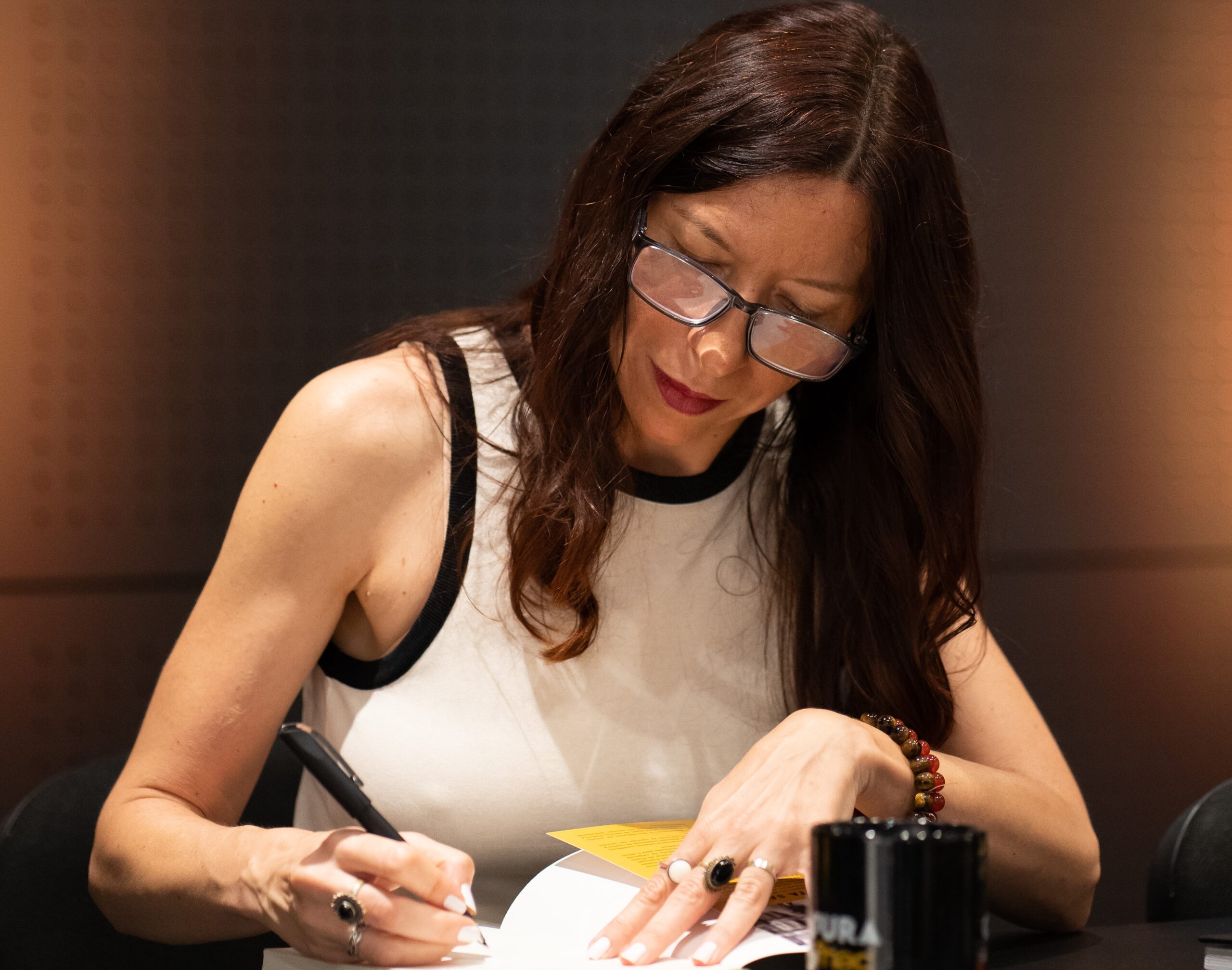 Sul Informação - Analita Santos apresenta livro “Erros de Português Nunca Mais” na FNAC do AlgarveShopping