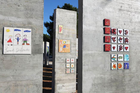 Sul Informação - Rotunda da Quinta da Baleia recebe mural de azulejos da autoria da APEXA