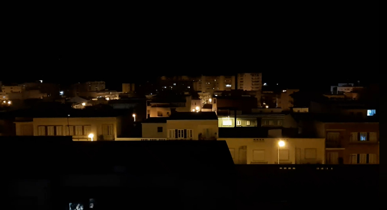 Sul Informação - População de Faro e Portimão aplaude os profissionais de saúde que lutam contra o Covid-19