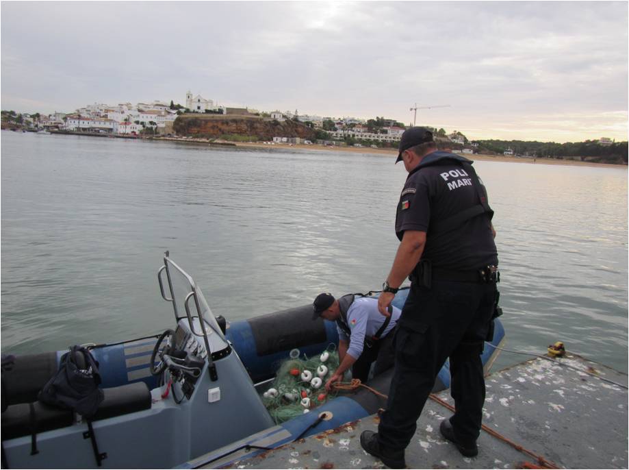 Sul Informação - Polícia Marítima apreendeu rede de pesca ilegal na entrada da barra de Portimão