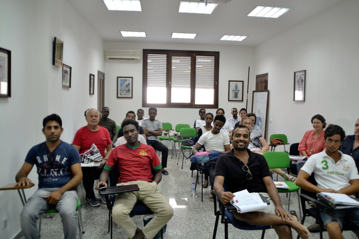 Sul Informação - Refugiados aprendem português em Faro enquanto esperam para começar uma vida nova
