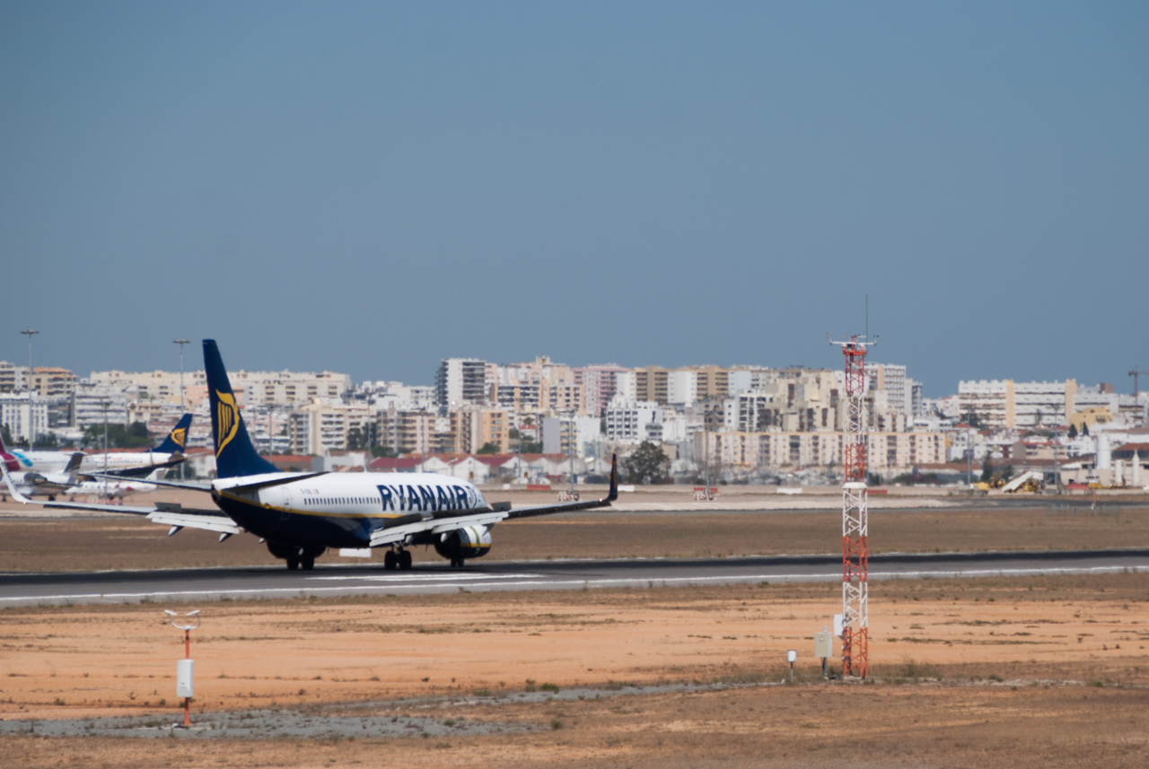 Sul Informação - Ryanair mantém base e metade dos postos de trabalho em Faro