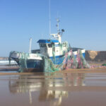Sul Informação - Barco de pesca encalha «por razões desconhecidas» na Praia do Tonel em Sagres (com fotos)