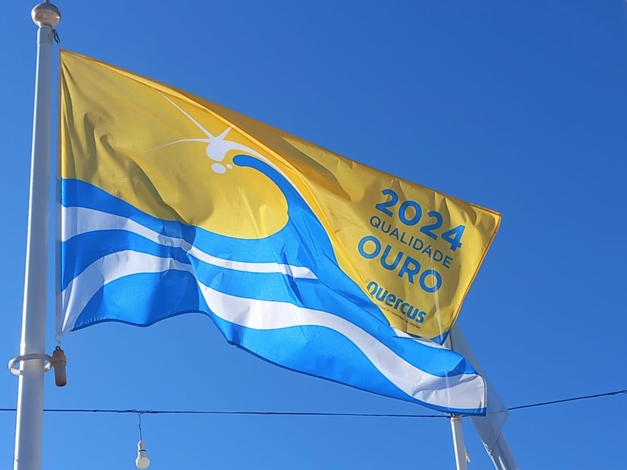 Sul Informação - Praia de Faro hasteia bandeira “Qualidade de Ouro 2024” esta semana