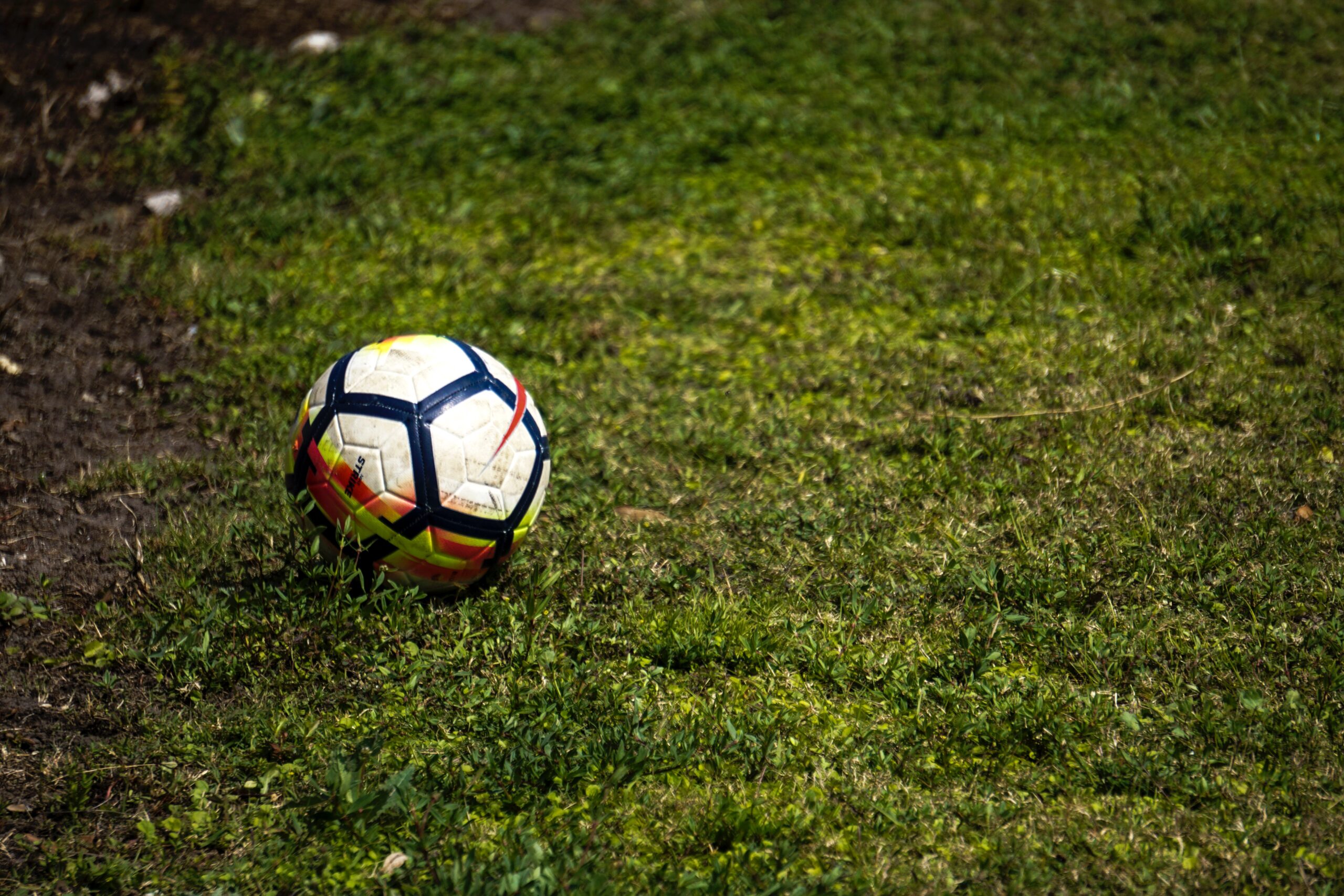 Sul Informação - Olhanense e Moncarapachense empatam na luta pela subida à Liga 3