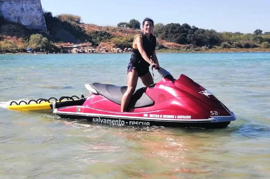 Sul Informação - Duas jovens francesas resgatadas da água na barra de Cacela Velha