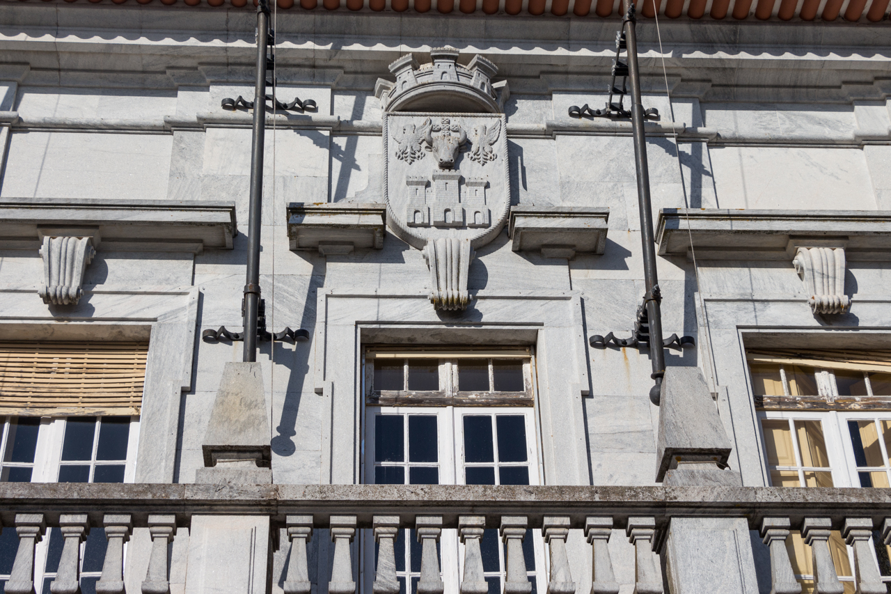 Sul Informação - Câmara de Beja realoja em contentores imigrantes que ocupam edifício devoluto