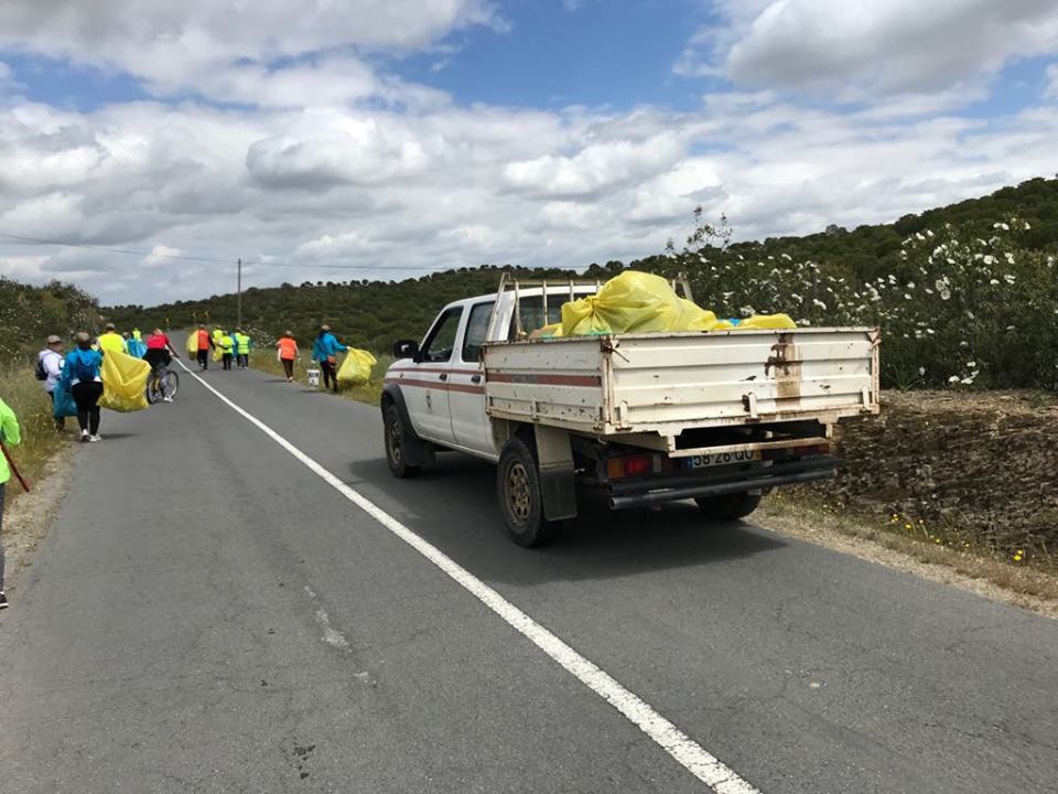 Sul Informação - Mértola: Voluntários limpam lixo na freguesia de Alcaria Ruiva