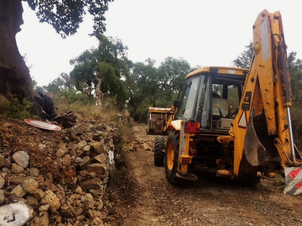Sul Informação - São Brás avança com trabalhos de beneficiação de caminhos do Barrocal