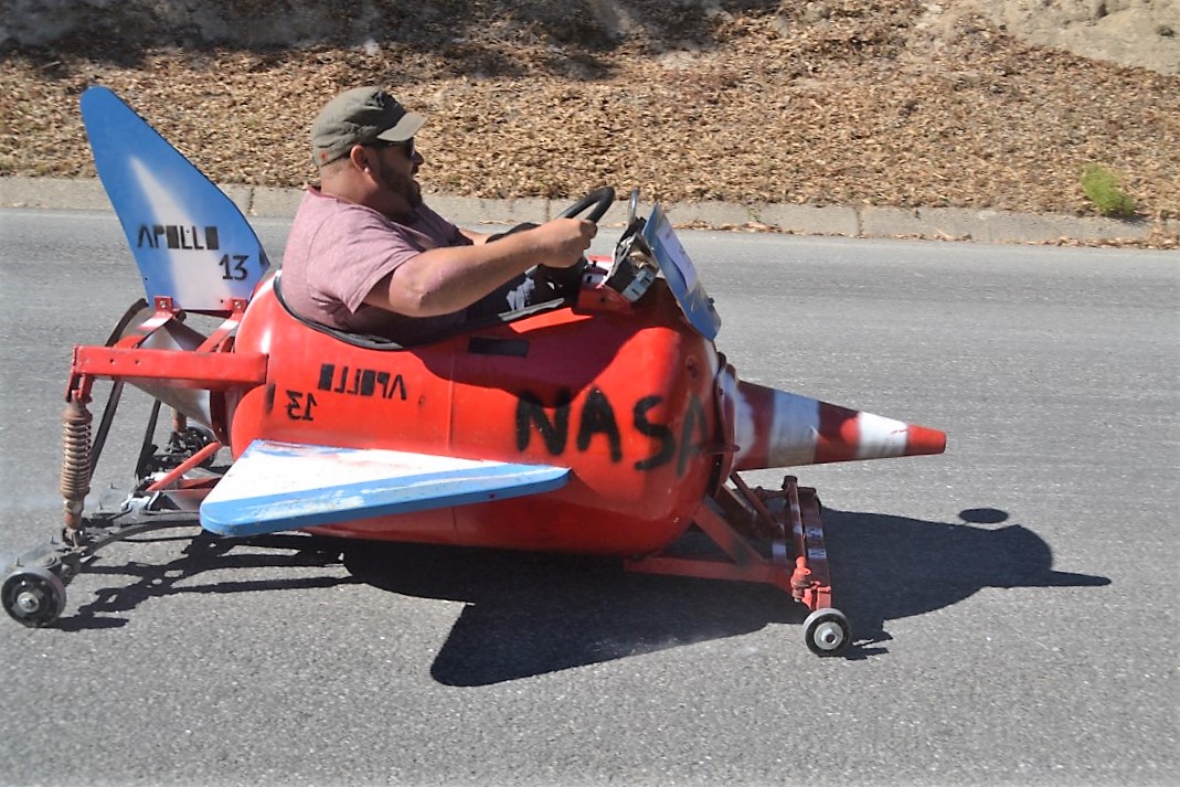 Sul Informação - É um foguete? É um avião? Não, é um carrinho de rolamentos!