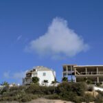 Sul Informação - Demolição de uma das últimas casas antigas da Praia da Rocha causa forte contestação