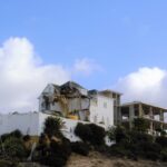 Sul Informação - Demolição de uma das últimas casas antigas da Praia da Rocha causa forte contestação