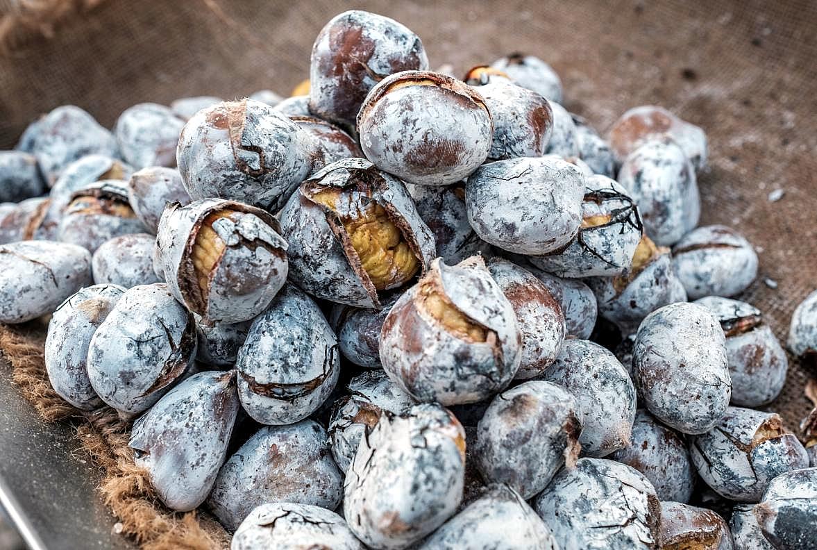 Sul Informação - Mercado de Produtores de Almancil celebra São Martinho com distribuição de castanhas
