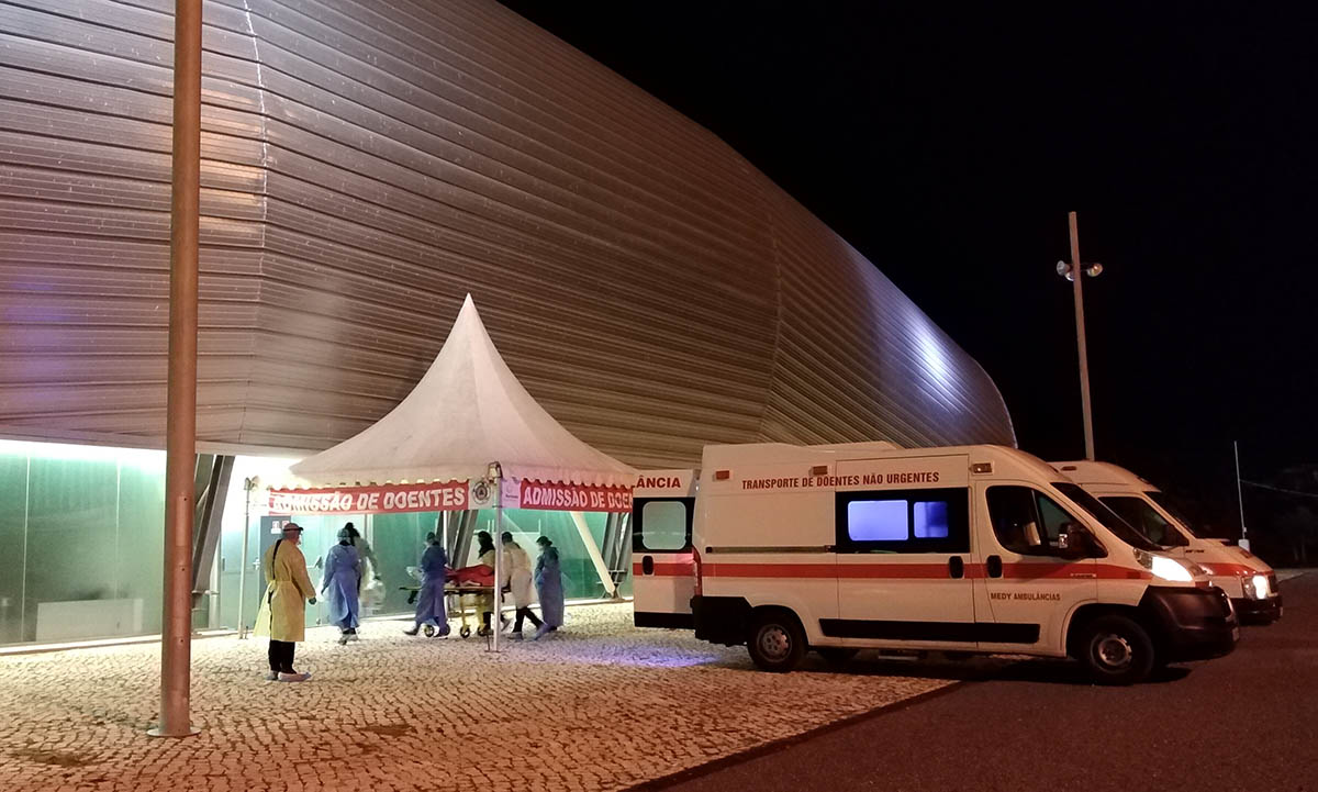 Sul Informação - Alunos de medicina a trabalhar no CHUA Arena ainda aguardam para ser vacinados
