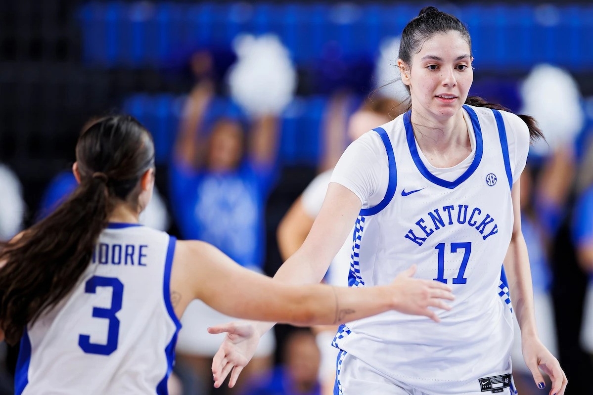 Sul Informação - Basquetebolista algarvia Clara Silva estreia-se na NCAA com boa prestação