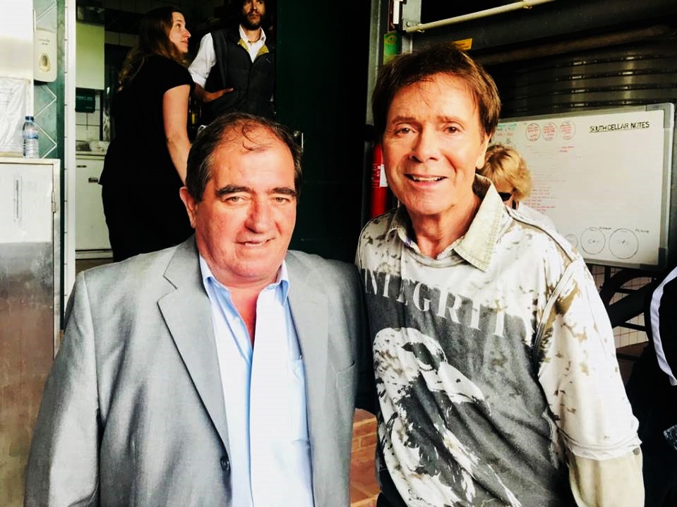 Sul Informação - Cliff Richard juntou fãs em Albufeira numa manhã «cheia de animação»