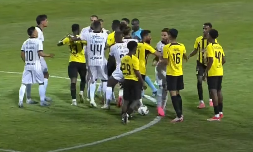 Sul Informação - Confrontos no campo e na bancada acabaram com Farense-Al-Ittihad aos 87 minutos