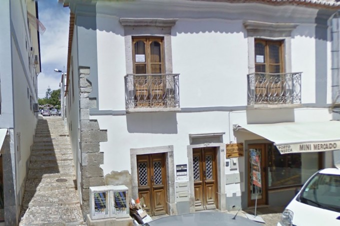 Sul Informação - Câmara de Tavira requalifica e coloca corrimão na Rua da Corujeira Pequena