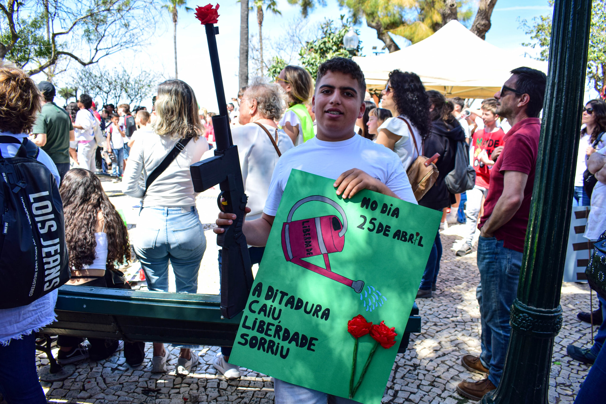 Sul Informação - Alunos de Faro marcharam pela liberdade