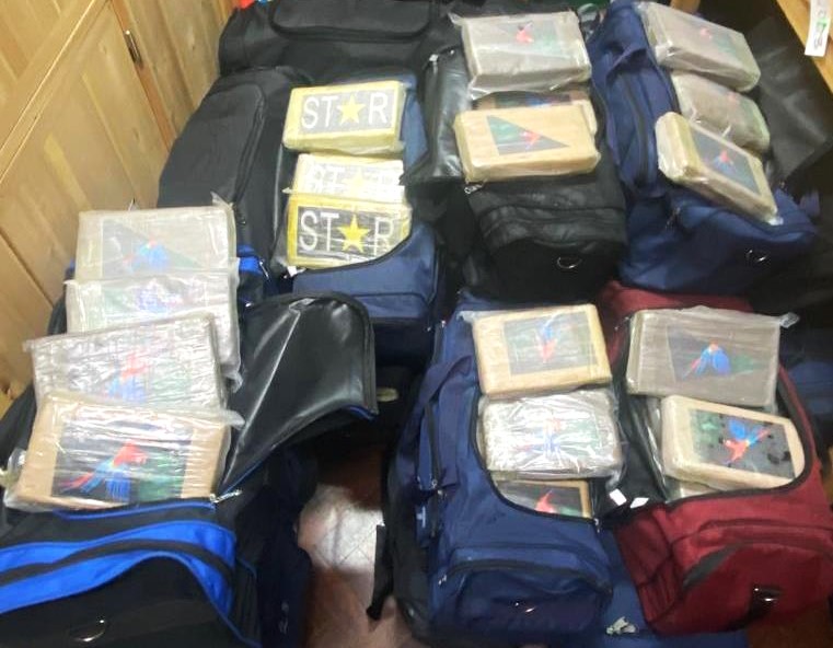 Sul Informação - Investigação algarvia apreende tonelada de cocaína a veleiro nos Açores [com fotos]
