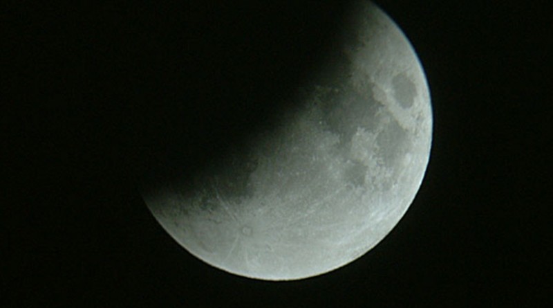 Sul Informação - O céu de Julho “oferece” um eclipse lunar e uma chuva de estrelas