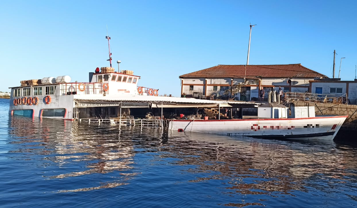 Sul Informação - Barco afundou-se no porto de pesca de Vila Real de Santo António