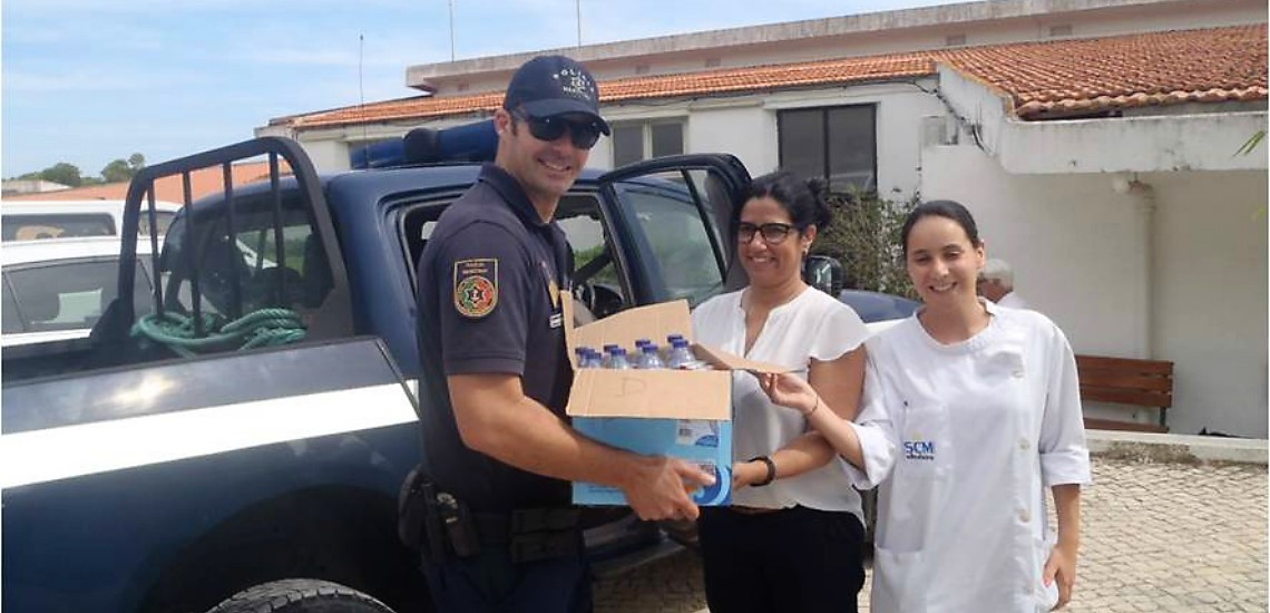 Sul Informação - Santa Casa de Albufeira recebe água, sumos e bolachas apreendidos a vendedores ambulantes